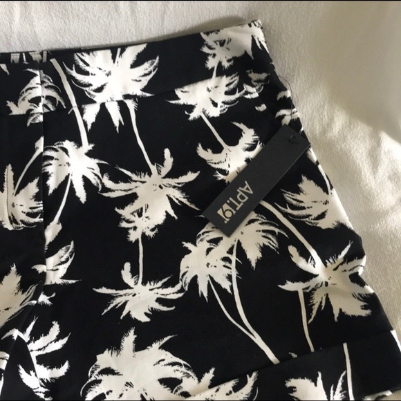 Apt. 9 Essentials Mid Rise Shorts 6 Black & White - Picture 2 of 7
